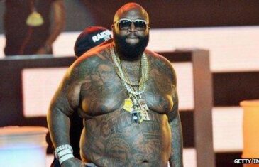 MID-PERFORMANCE, RICK ROSS RECEIVES A MARRIAGE PROPOSAL FROM A FEMALE FAN