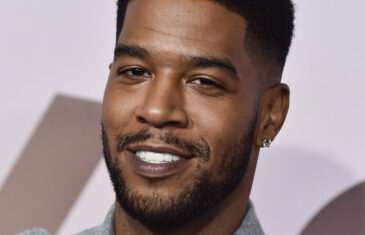 After receiving a water bottle thrown in his direction, Kid Cudi snaps on the loud Miami fans
